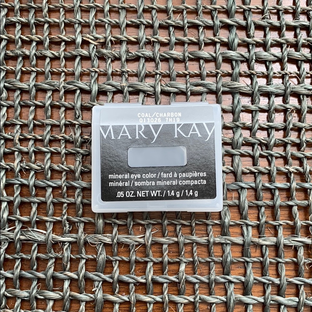 Mary Kay NIP Coal Mineral Eye Color